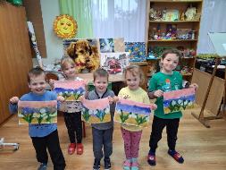Дошколята рисуют подснежники