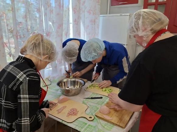 КУЛИНАРНЫЙ ПРАКТИКУМ. ГОТОВИМ САЛАТ «ОЛИВЬЕ» 