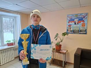 Поздравляем с победой в лыжных гонках.