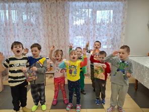 Праздничный утренник у маленьких защитников Отечества.