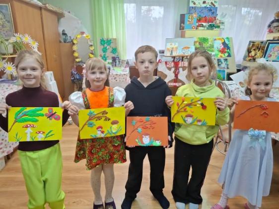 ПОД РАЗНЫМИ ЛИСТОЧКАМИ - РАЗНЫЕ ГРИБОЧКИ 